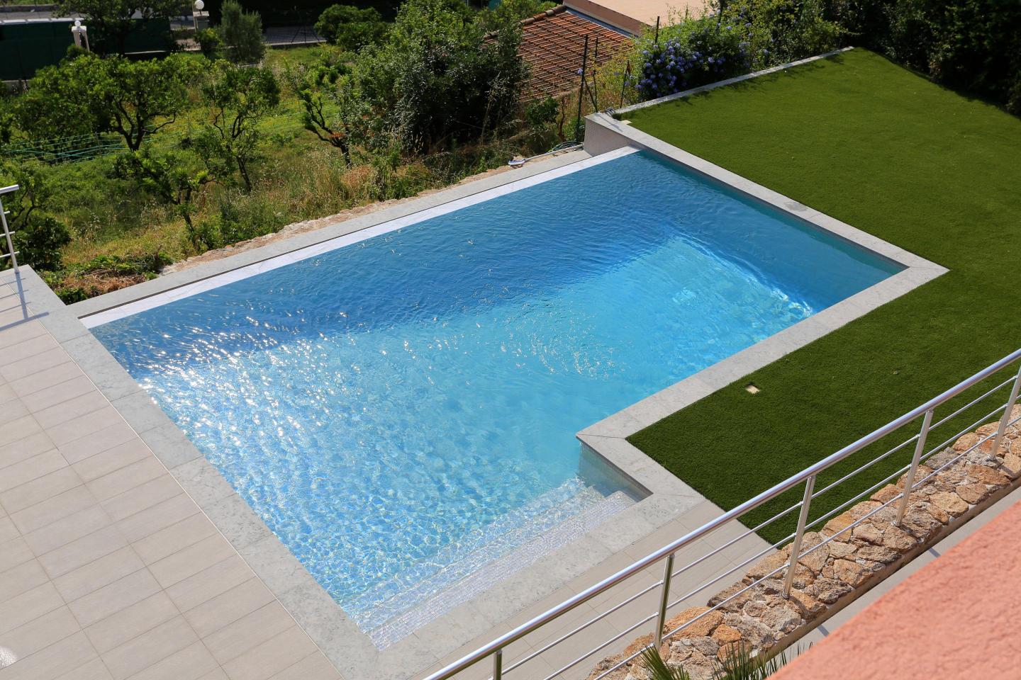 Grasse garde-corps piscine